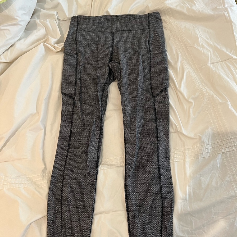 Herringbone lululemon leggings with pockets